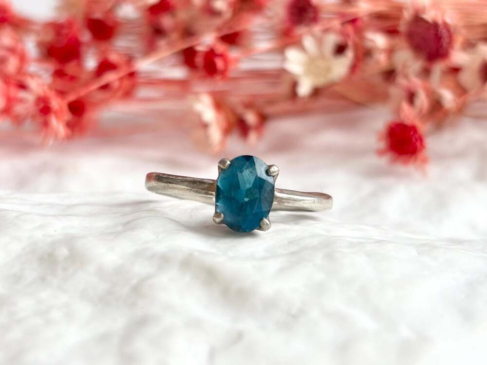 Kyanite Oval Cut Gemstone Solitaire Minimalist Sterling Silver 925 Vintage Ring - Picture 8 of 13